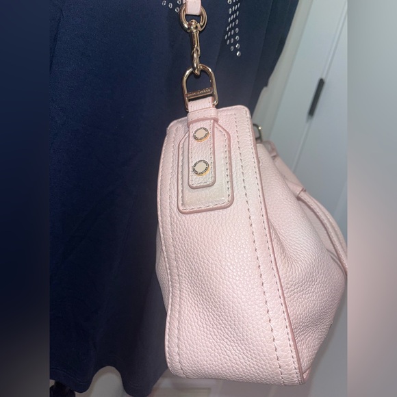 Marc Jacobs H606L01SP22
Small Peach Whip Leather Bucket/Shoulder Bag - Picture 2 of 10